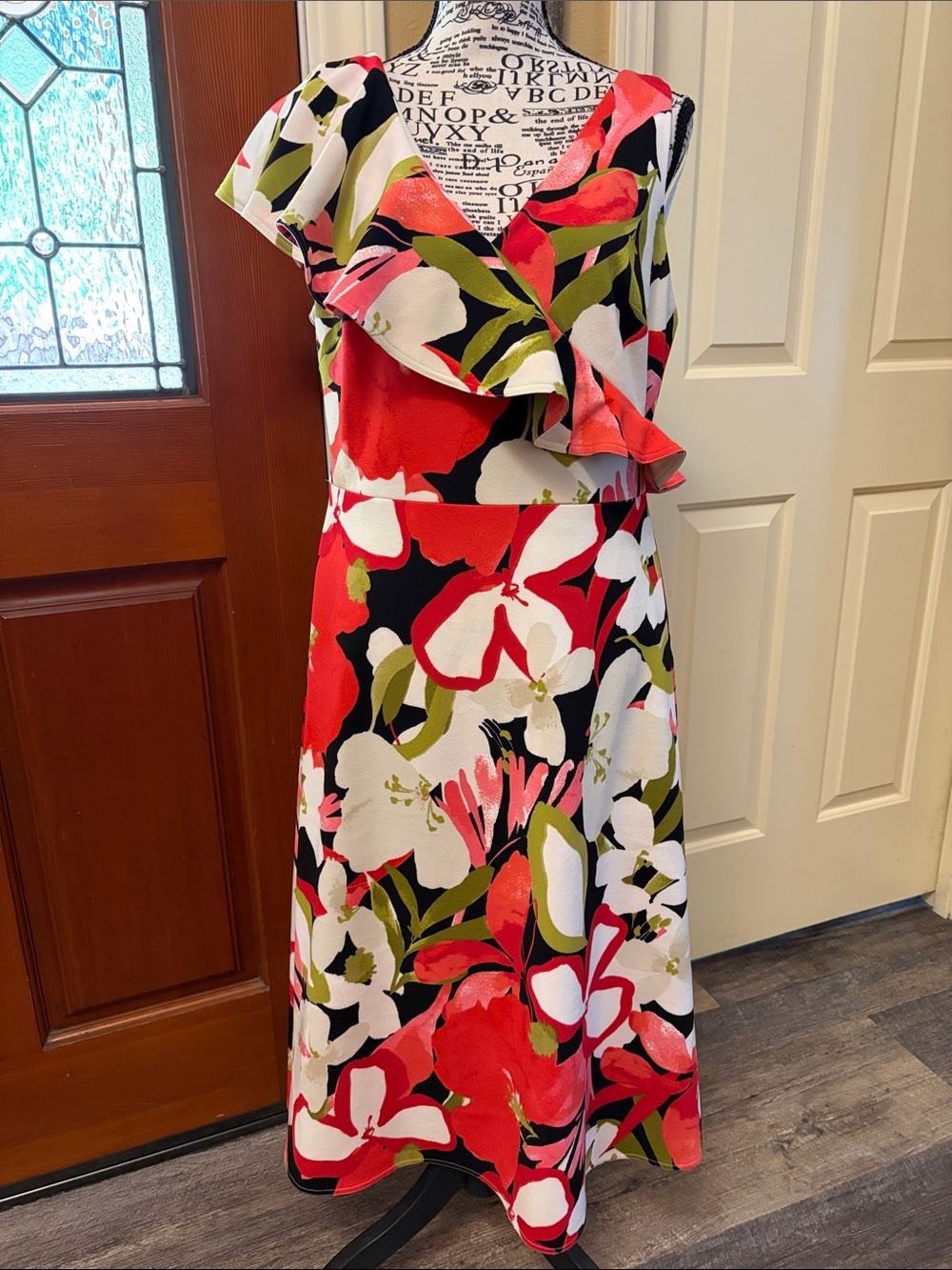 Halston Heritage Floral  Dress in White with Red & Olive Accents nice 😊